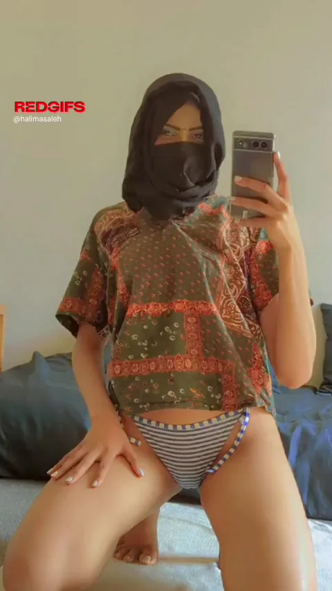 Hijabi Slut Begs for Muslim Bros' Fat Cocks 🍆🧕💦