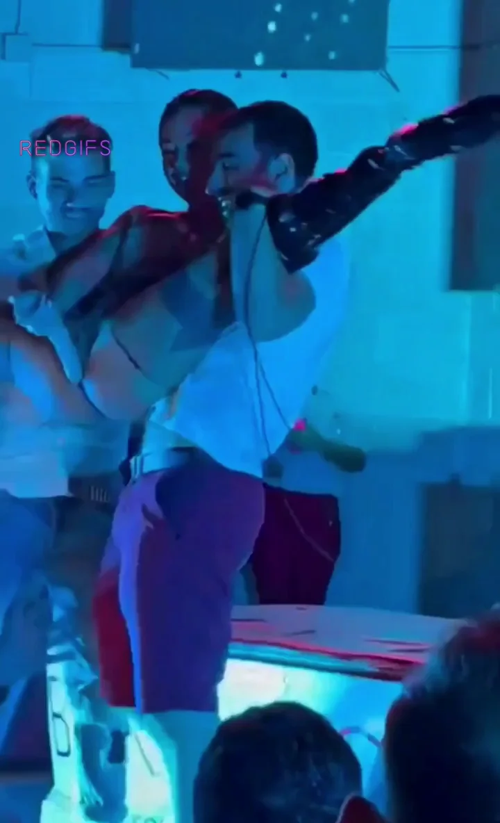 Wild Squirting Show