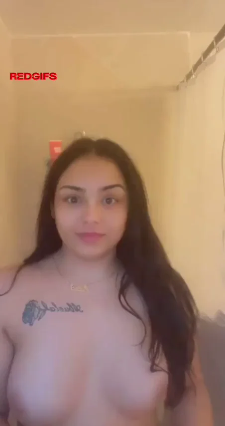 🌊 Steamy Shower Tease with Latina Babe's Juicy Tits 💦