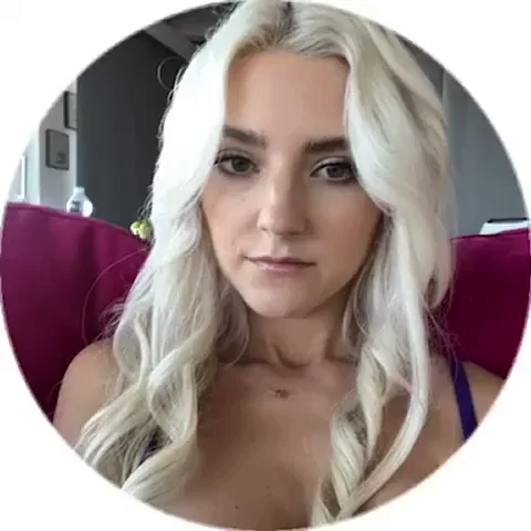 Eva Elfie’s Perky Tits Tease 😍💦
