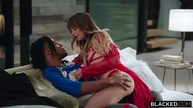 Naomi knows how to worship big black cocks