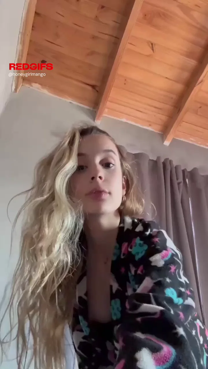 Fresh 18yo Slut Flashes Tits & Bare Pussy 😈🍑