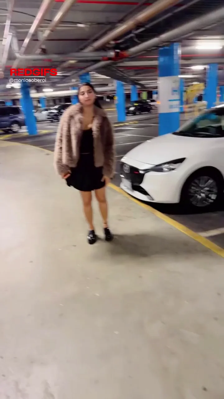 💦 No Panties Commando Squirt Dare in Parking Garage 😝🔥