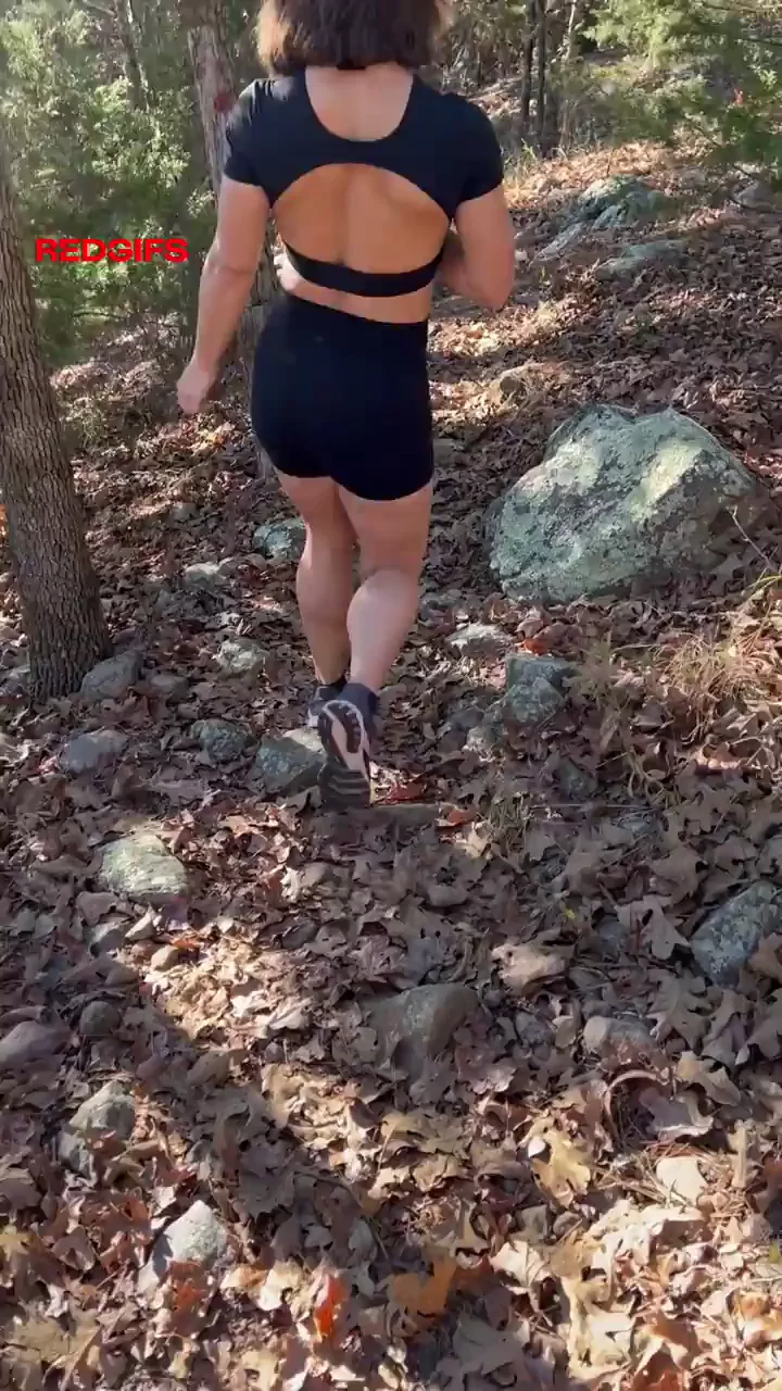 Dared to (f)lash my boobs on the trail.