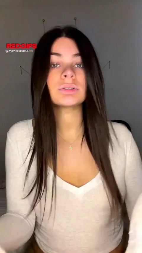 natural tits + a fat ass + a girl cock = me 😌