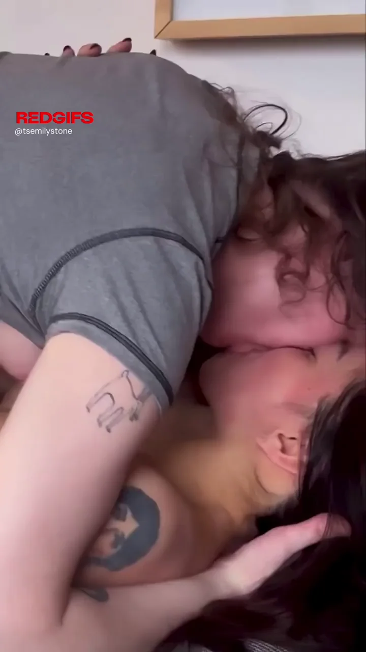 I need to kiss another goonette, just like this. Taking applications~