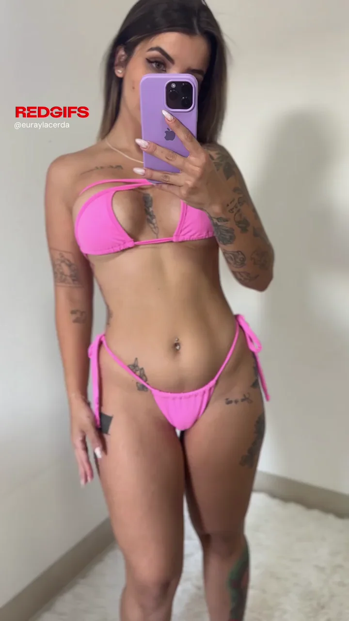 The colour pink suits me so well.