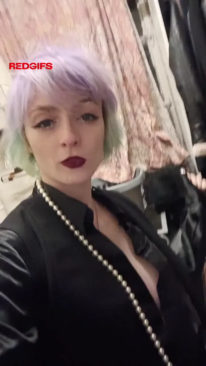 Hiya I'm Lily Black from London Do you like my boobs?
