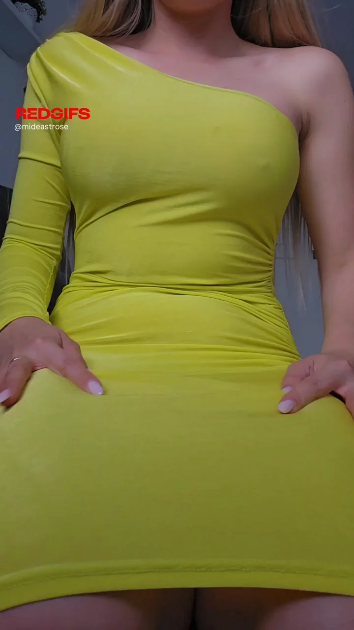 Good Morning UK! 😍🥰 Sexy MILF Flashes Pussy 💦🇬🇧