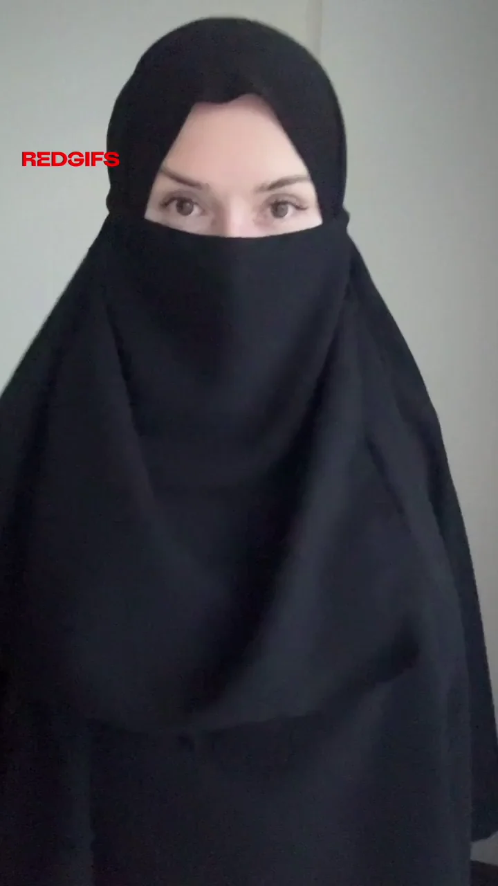Hijabi Slut Begs: Slide Your Cock Between My Huge Tits