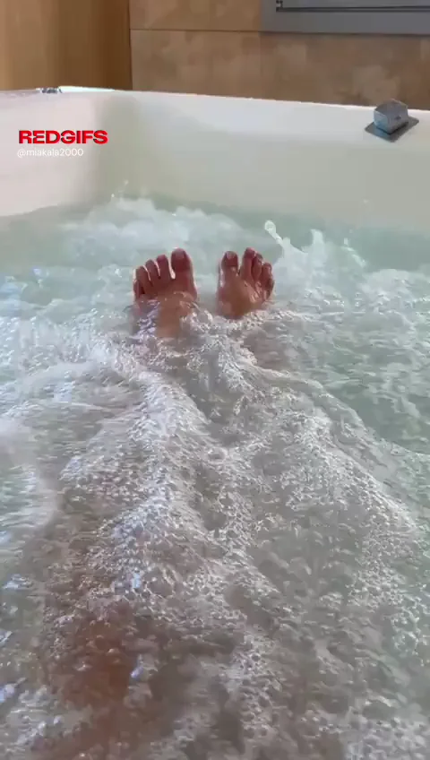 A lovely day to relax your feet with a full day at the spa, complete with lots of bubbles.