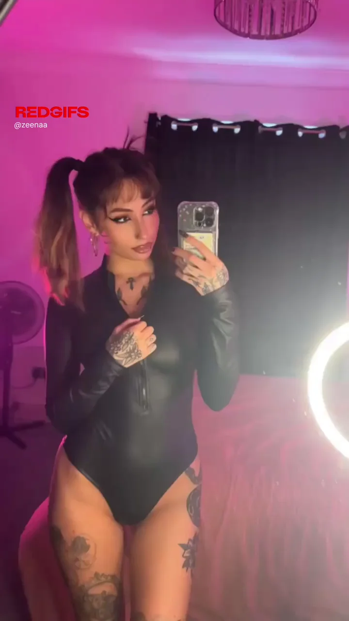Your regular daily dose of a sexy goth girl