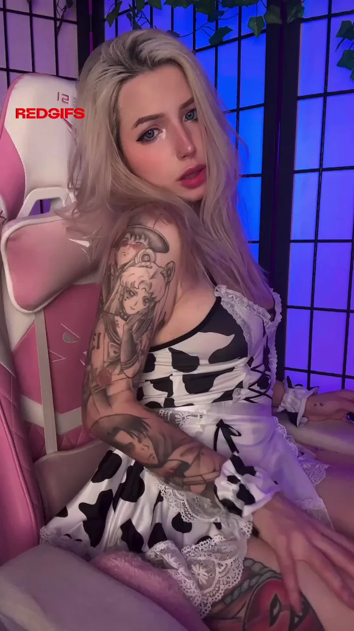 Does older man still loves tattoed girls