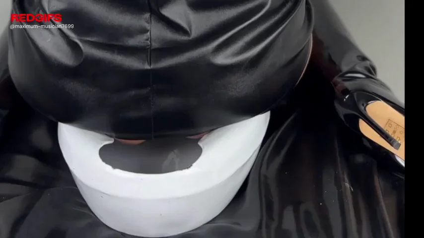 Watch me while I pee