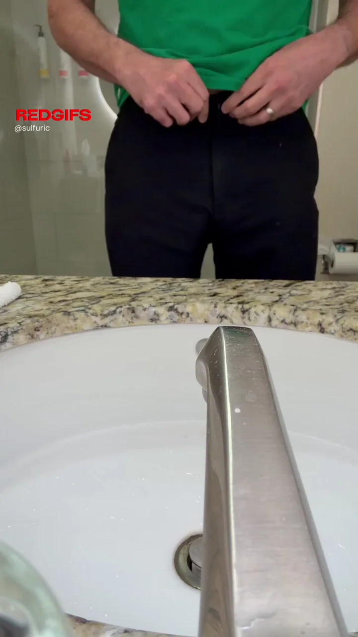 🍆💦 Long Morning Hotel Sink Piss Show