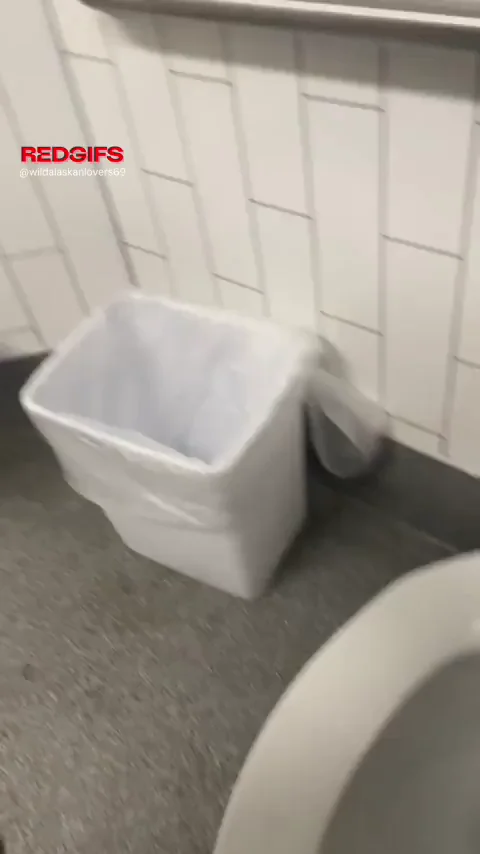 Wifey peeing at the grocery store