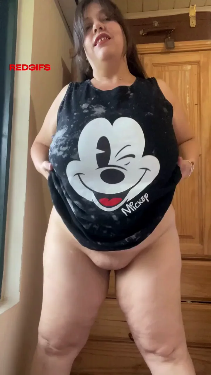 try to watch in slow motion... ur welcum ;)