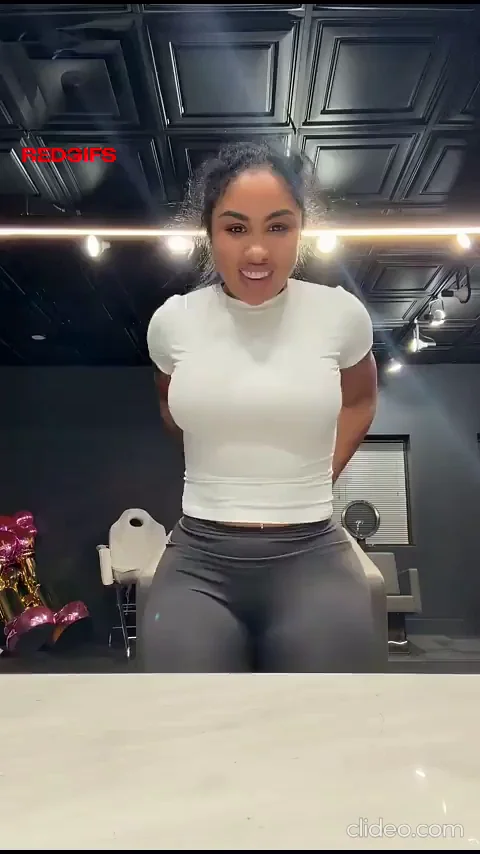Thick Ebony Babe Claps Her Massive Bubble Butt