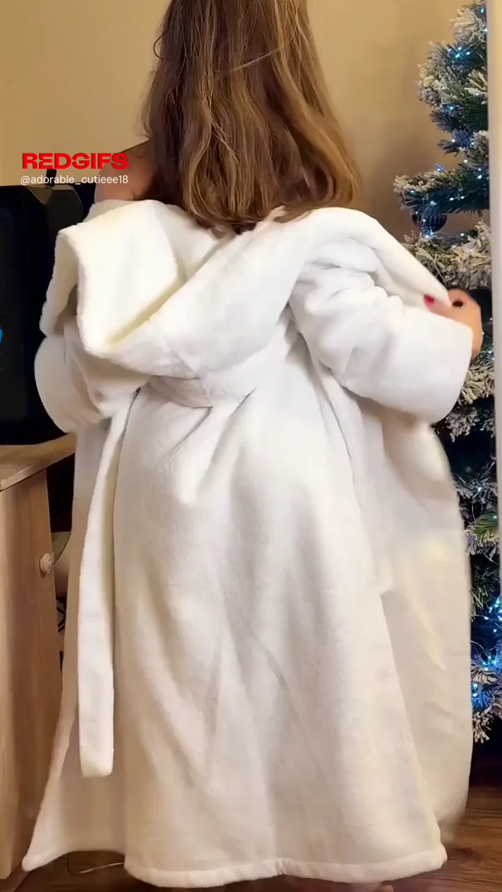 My Christmas miracle: the bathrobe falls off by itself