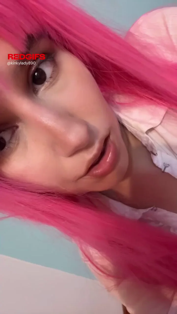 I feel so cute wearing pink :3