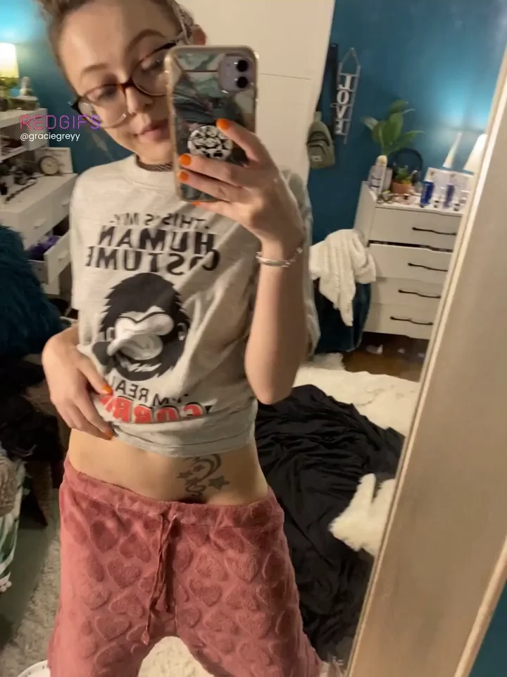 "Short, skinny, flat-chested nerds are the hottest" - No guy ever 🤣
