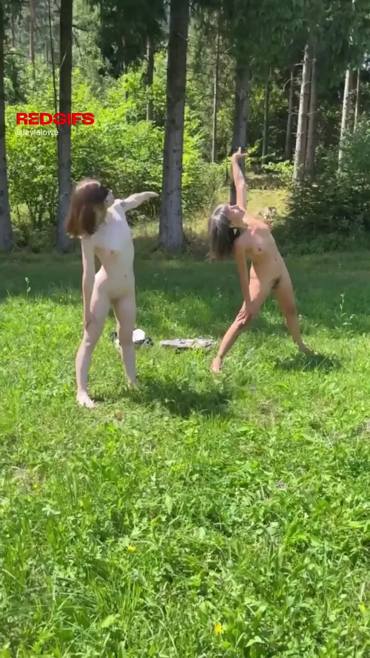 Spontaneous yoga session in the nature with my friend Polly