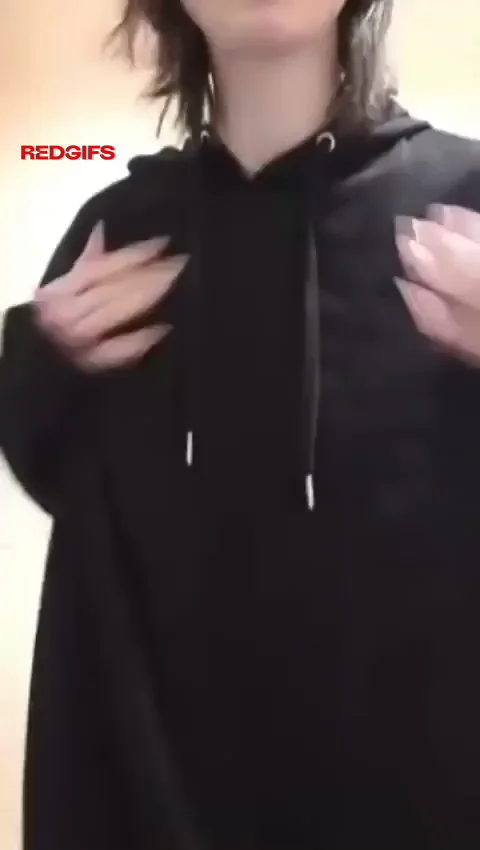 follow the bouncing boobs...
