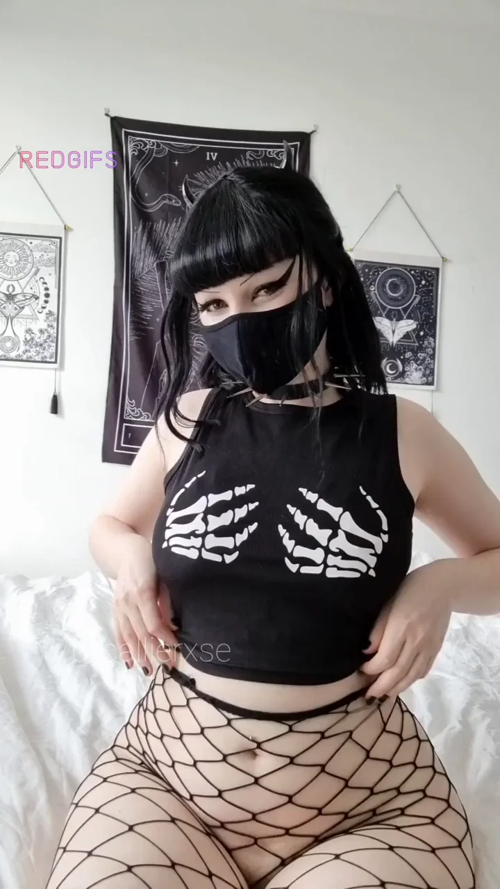 This subreddit seems to like my tits 😈
