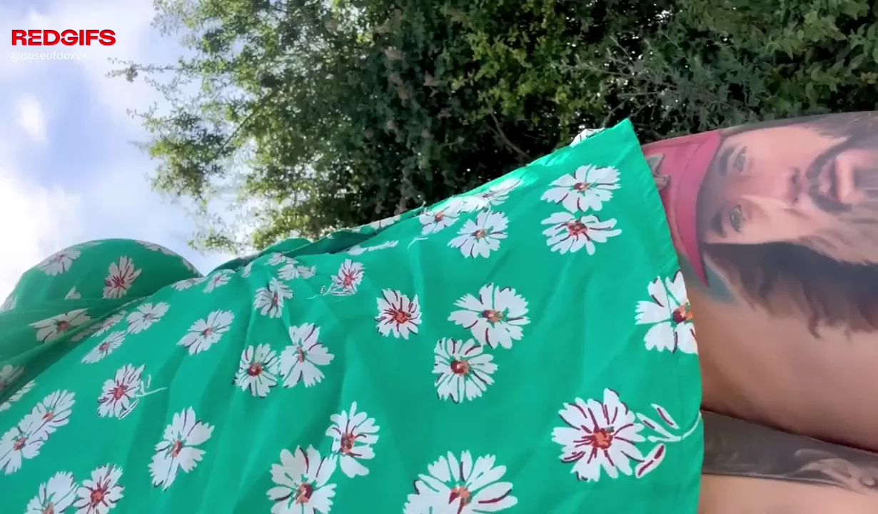 Goth Slut Ditches Panties, Flashes Juicy Pussy Outdoors