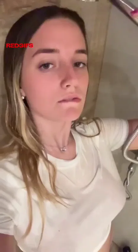 Blonde Teen Hannah's Teasy OnlyFans Peek 😘💋