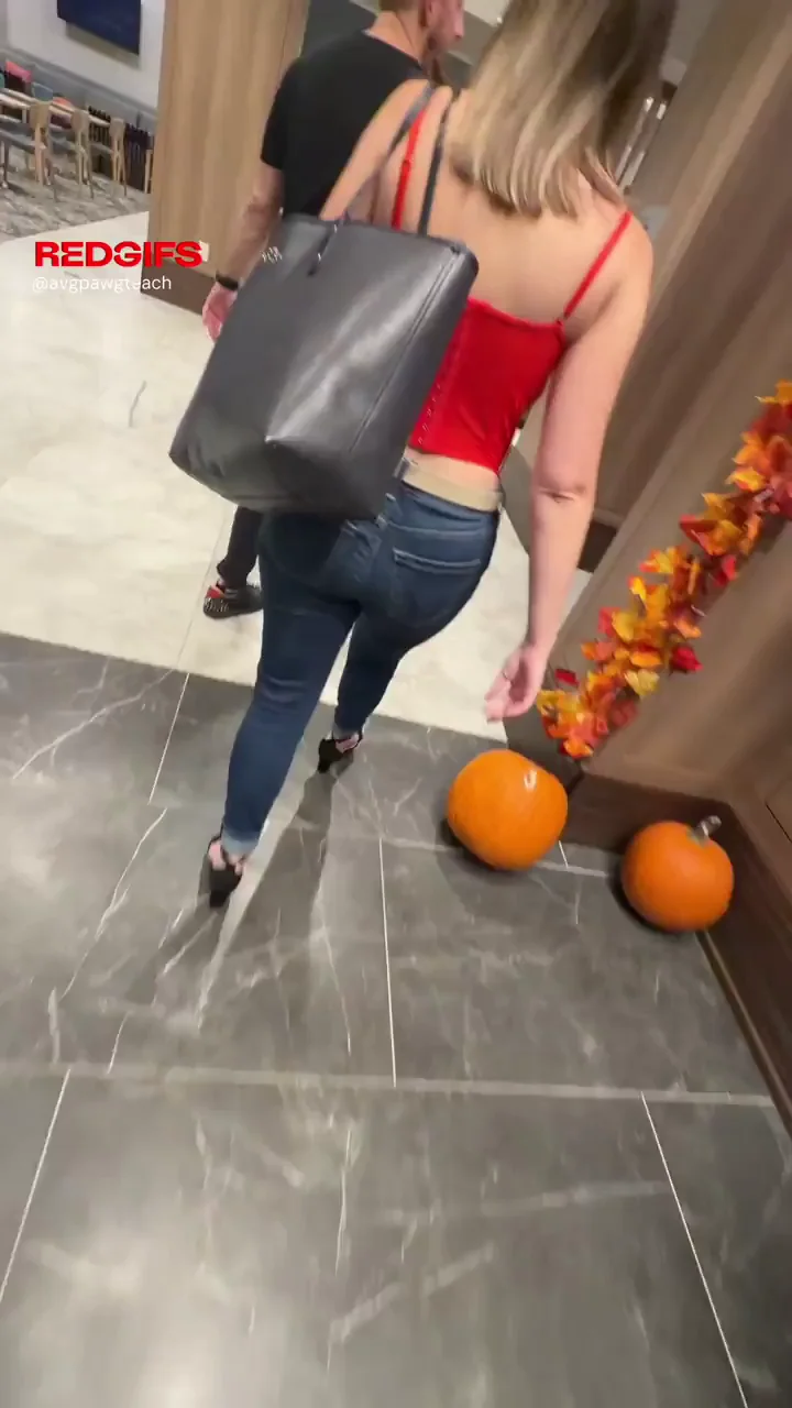 Hotel Lobby Tease to BWC Pounding My Slutty Pussy While Hubby Watches 😈🍆👀