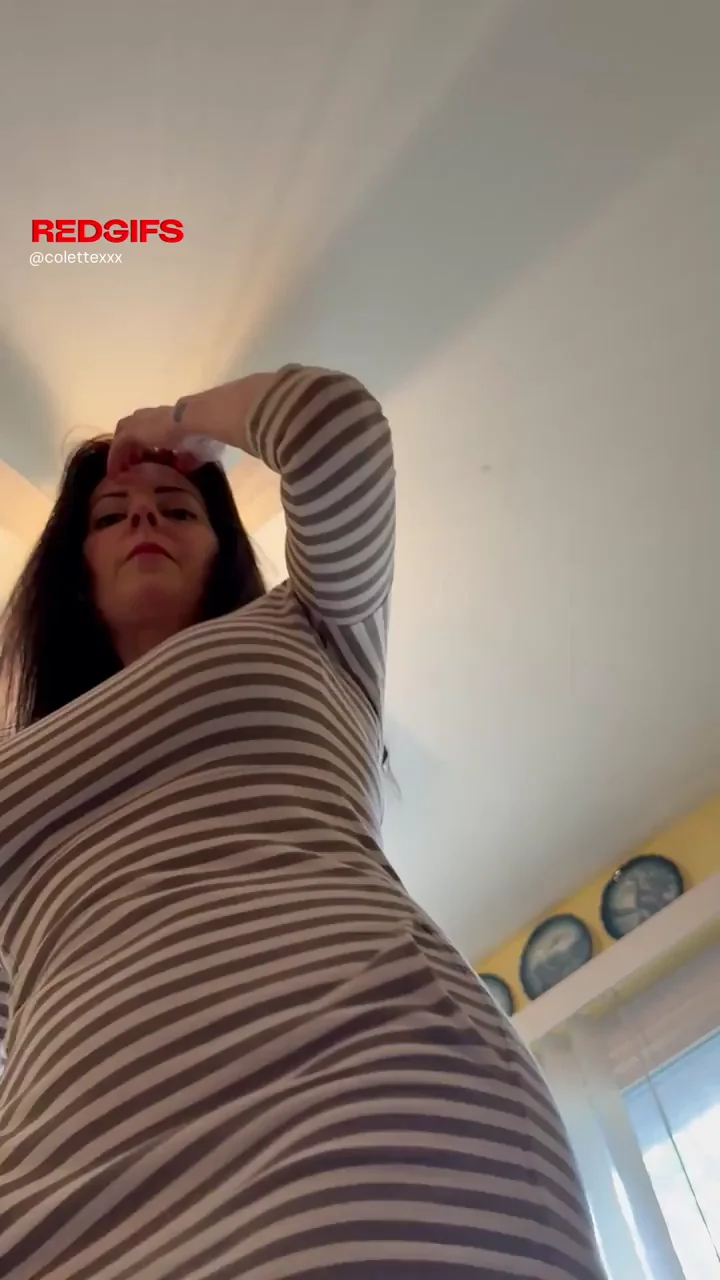 MILF Ditches Panties for Juicy Upskirt Tease