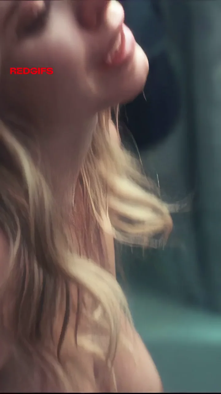 Sydney Sweeney's Juicy Big Tits Tease 😍🍈🍈
