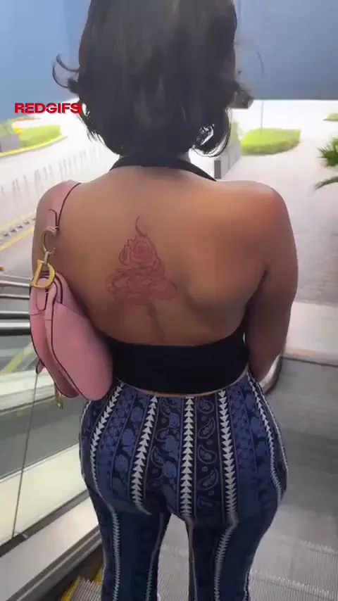 Ass is huge in those pants 😩🍑