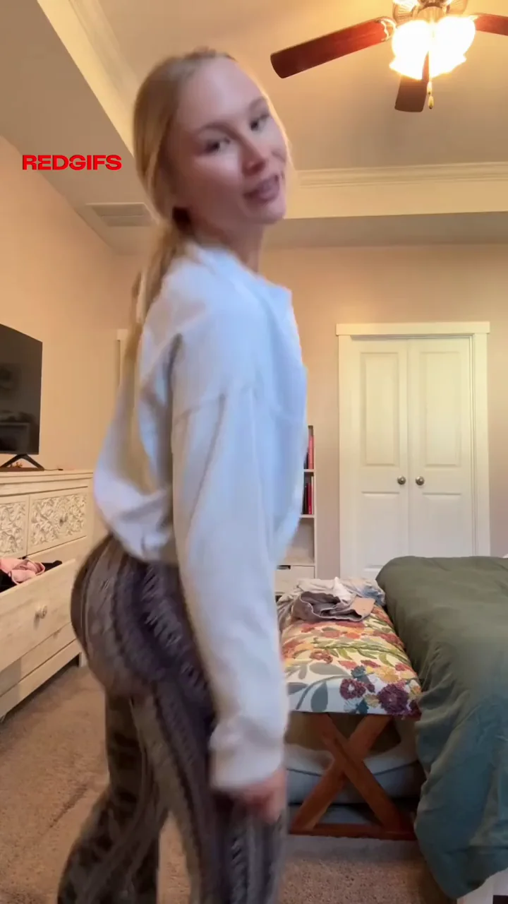 Blonde PAWG's Jiggly Flare Pants Cake