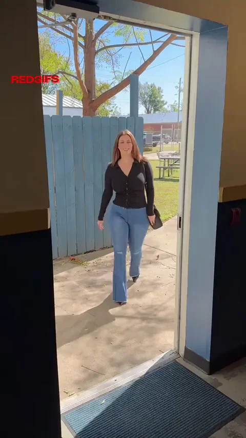 Soft curves in flare pants... can't resist a second glance
