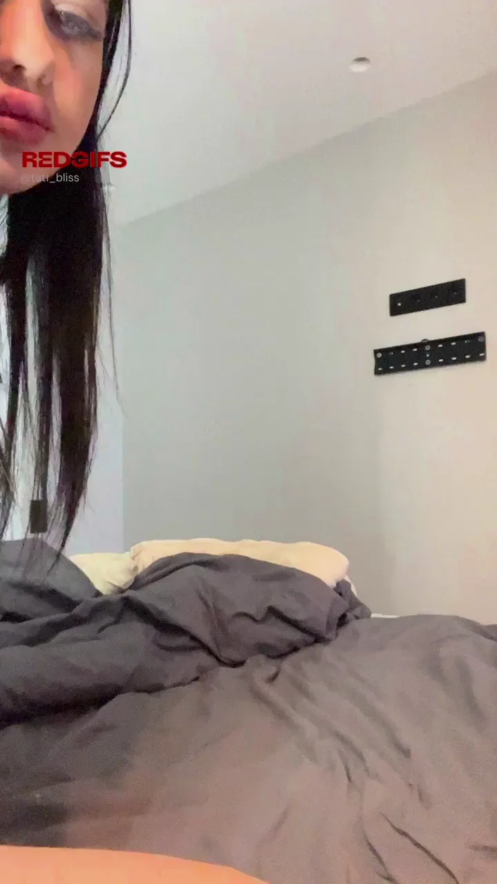 Brunette on top, pink below
