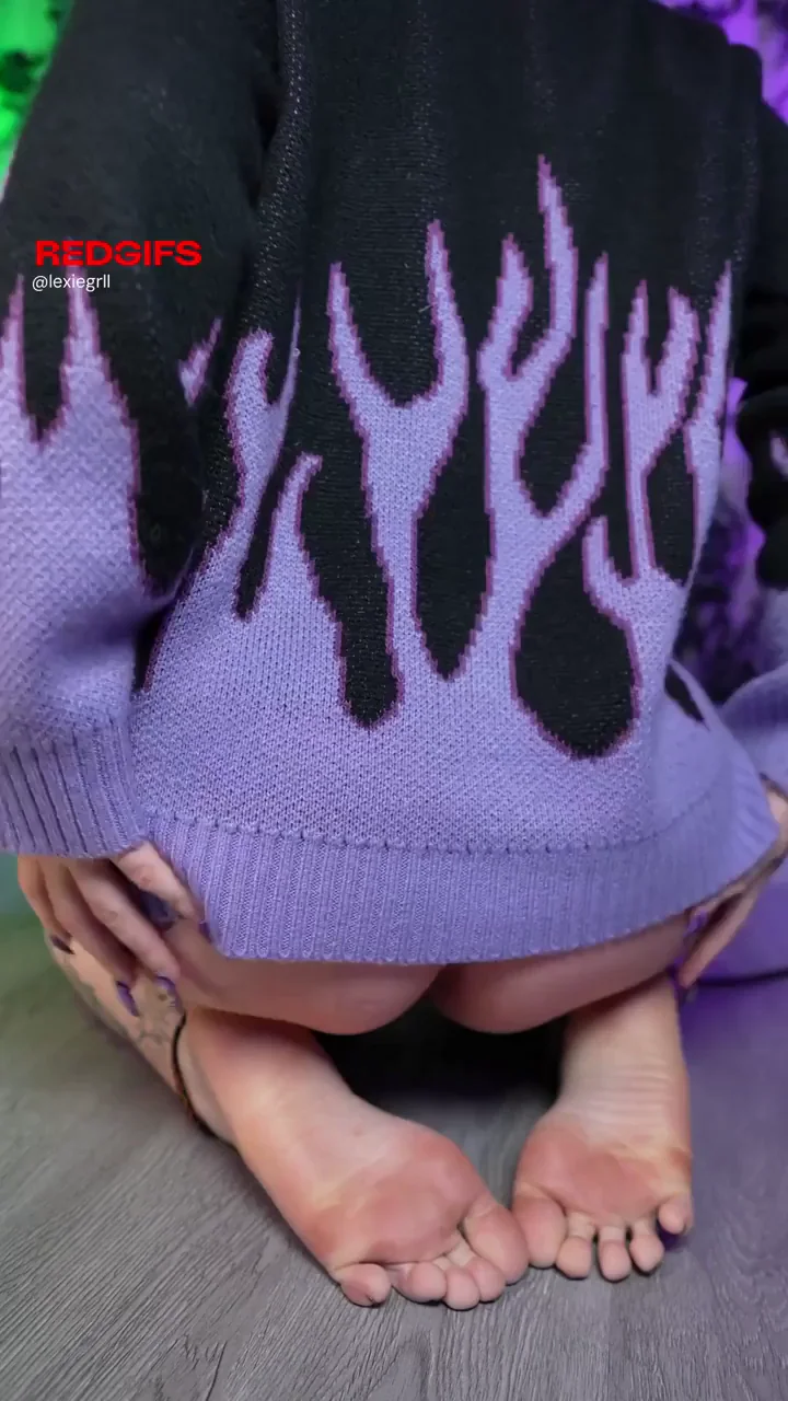 Big feet, big butt