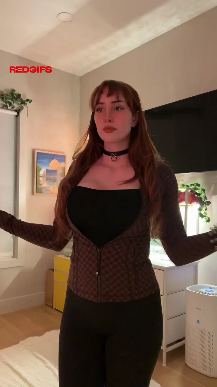 Morgpie's TikTok Tease: Redhead Corset Curves Dripping Seduction