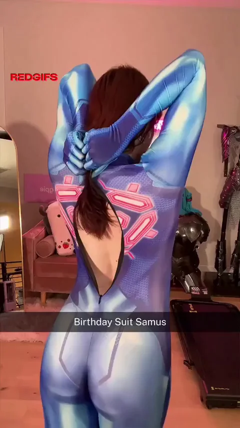Morgpie's Slutty Blue Bodysuit Tease: Redhead Buns Out for Bigguswombus IG Drop