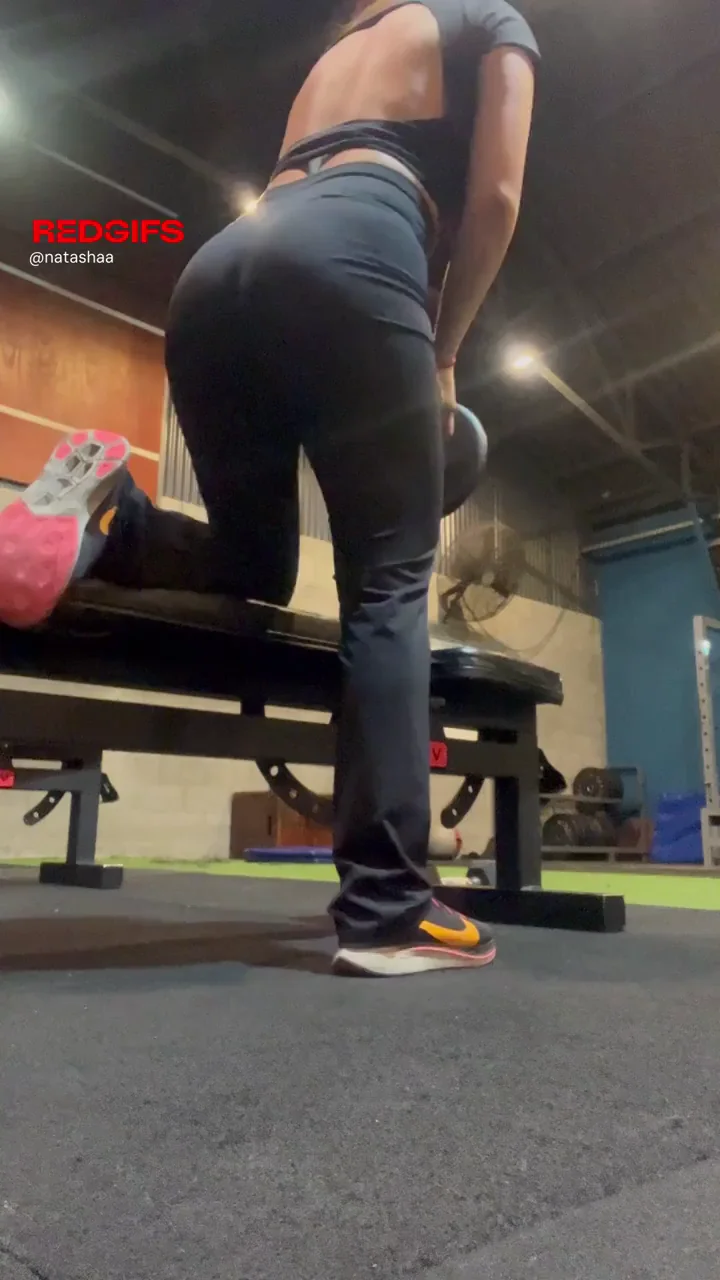 Wifey Gone Wild: Booty Bouncing from Fantasies to Gym Tease 💦🍑
