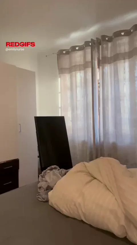 Ebony Bubble Butt Tease: Under-Desk Distraction with That Phat Ass Jiggle