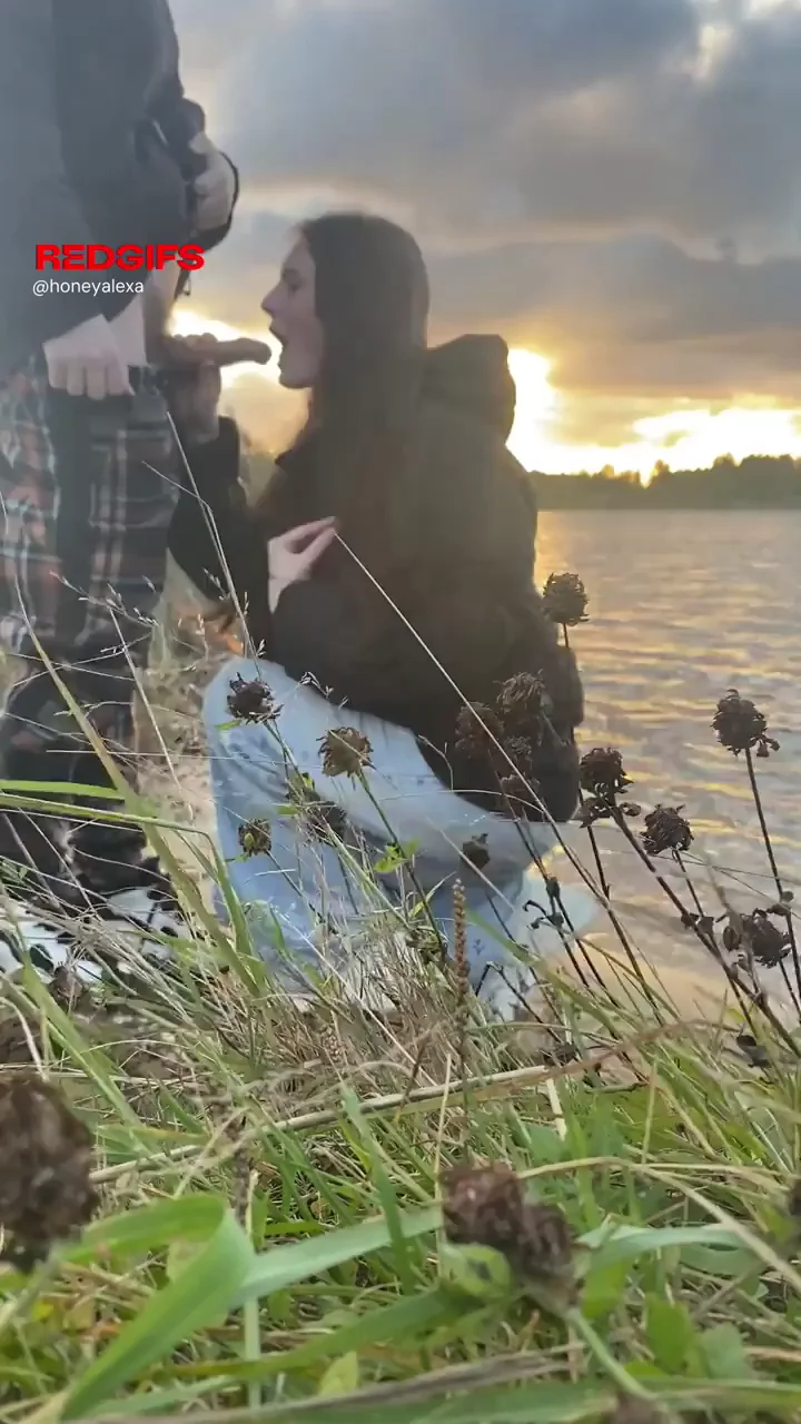 Public Sunset Blowie by Cute Brunette Teen Slut 😈💦