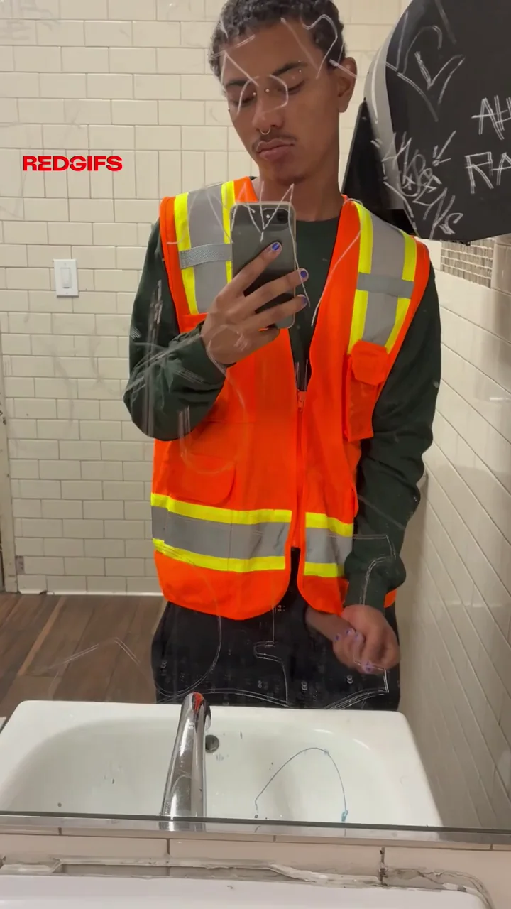 21 M4F, public restroom🤫