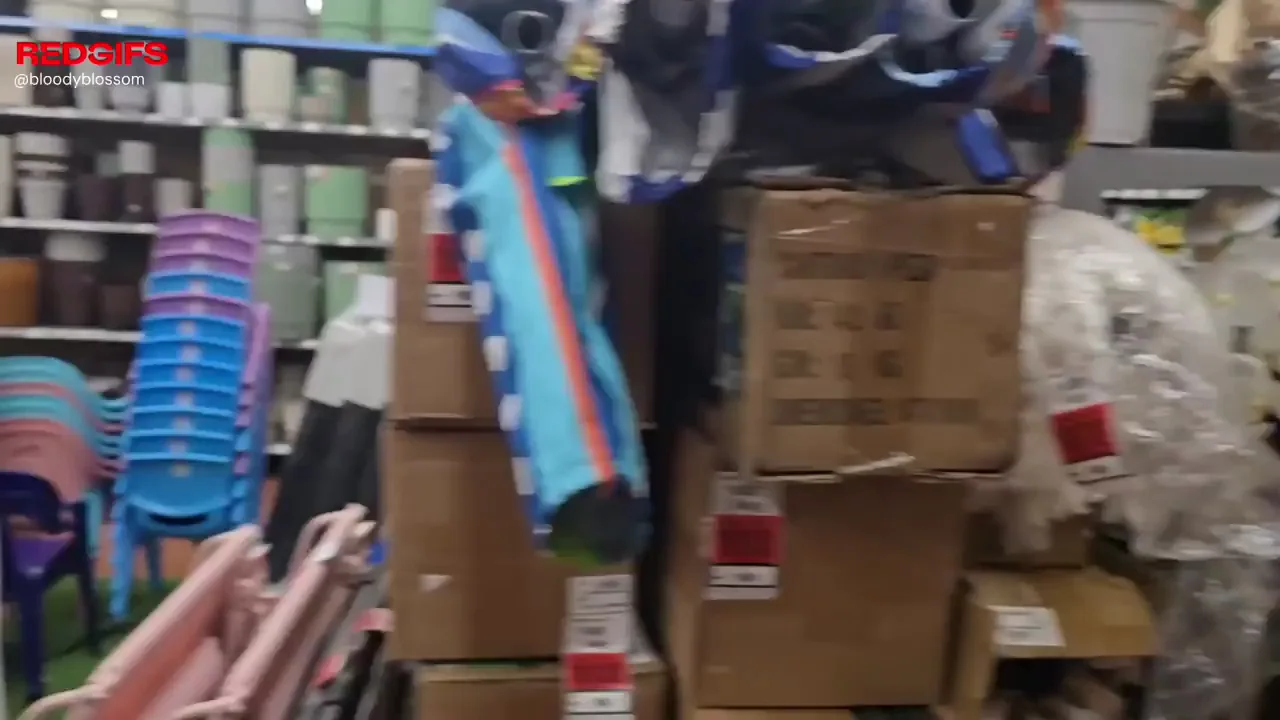 Legs Up Pussy Flash in Store 😈👅