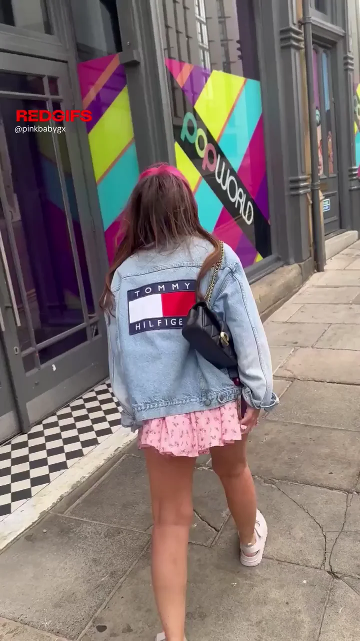 Leeds Slut Flashes Pussy and Ass on Naughty Public Stroll