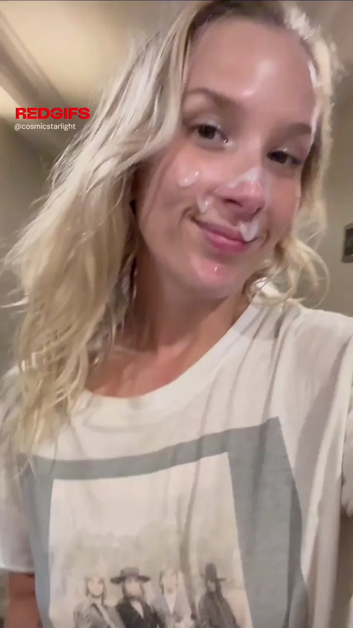 Milf showing off to the hotel guests!