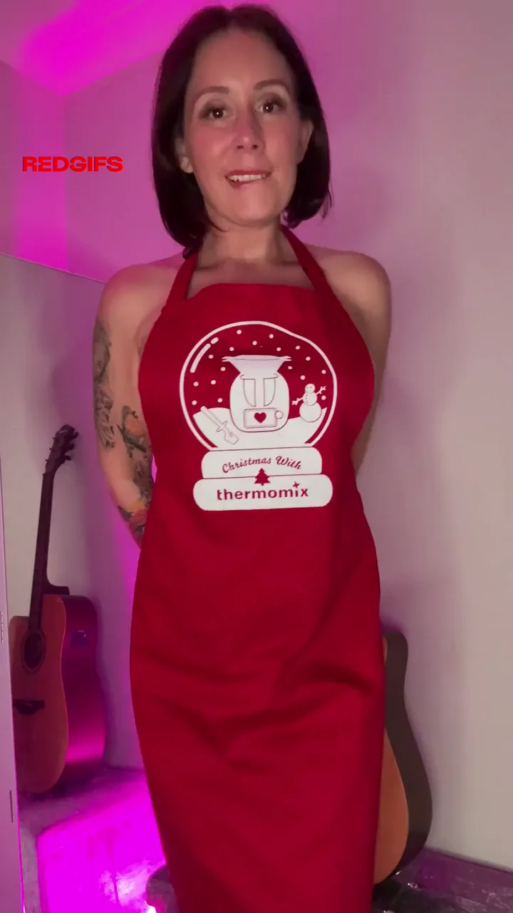 Is my seductive mom bod making you want to do dirty things to me? (