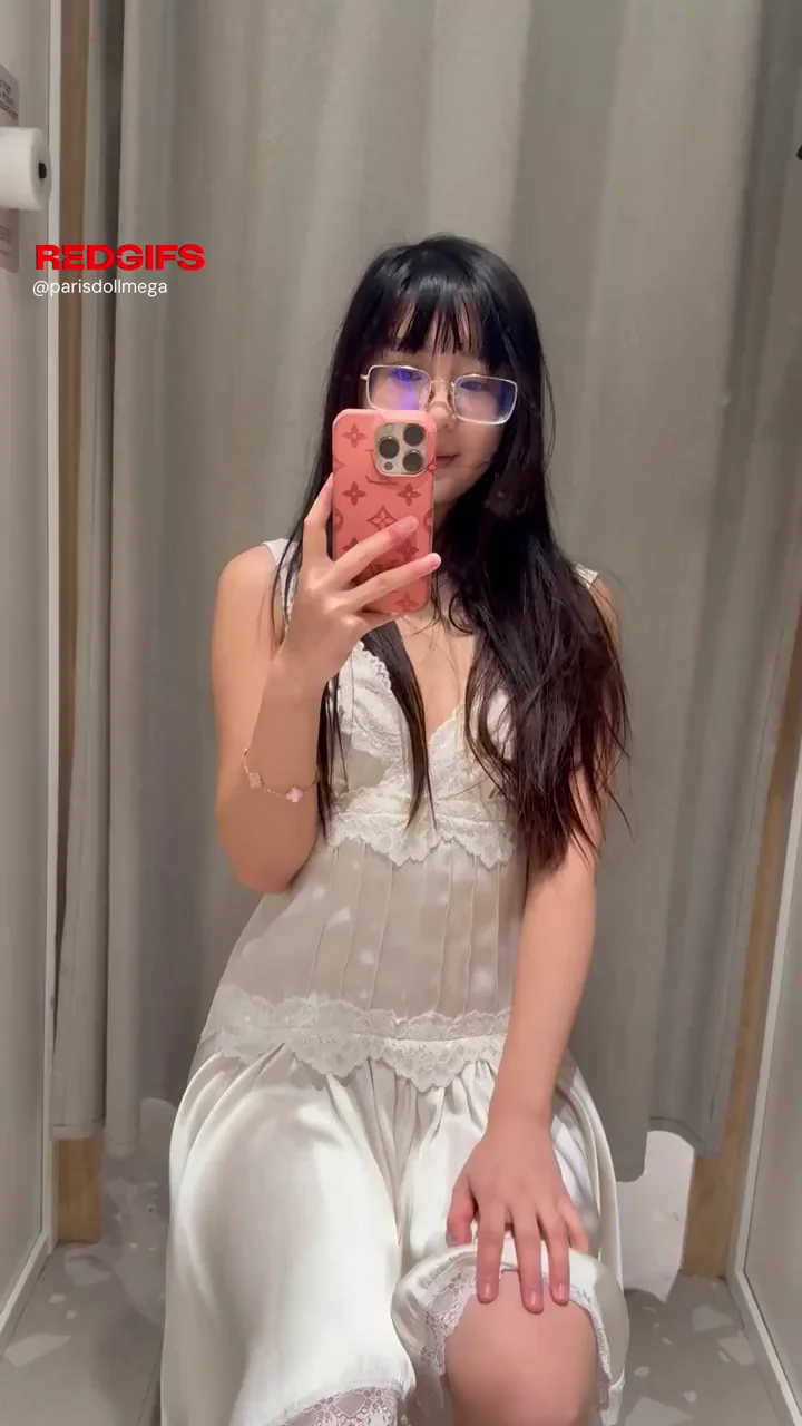 So horny in the changing room , can u breed me pls