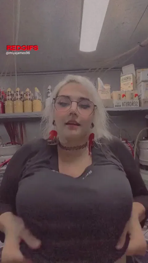 🥵 Busty Blonde Flashes Massive Tits at Work 🍈🍈